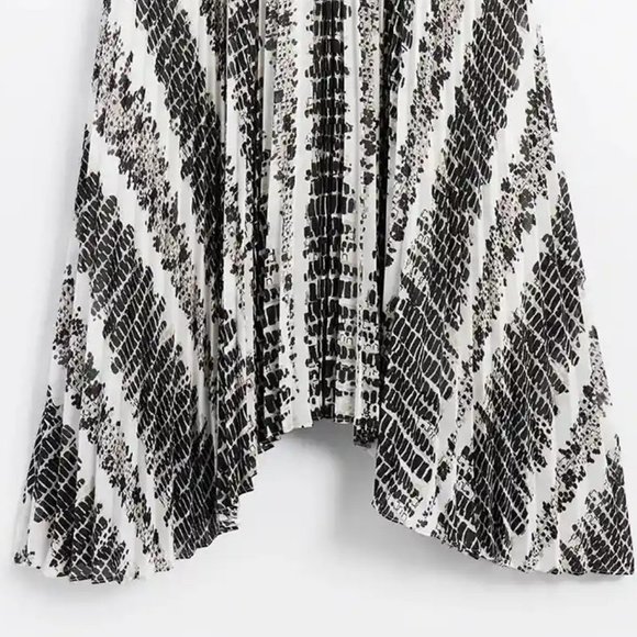 WHBM $130 Pleated Midi Skirt Reptile Snake Print 8 very stretchy waist, fits 10 - Picture 6 of 8